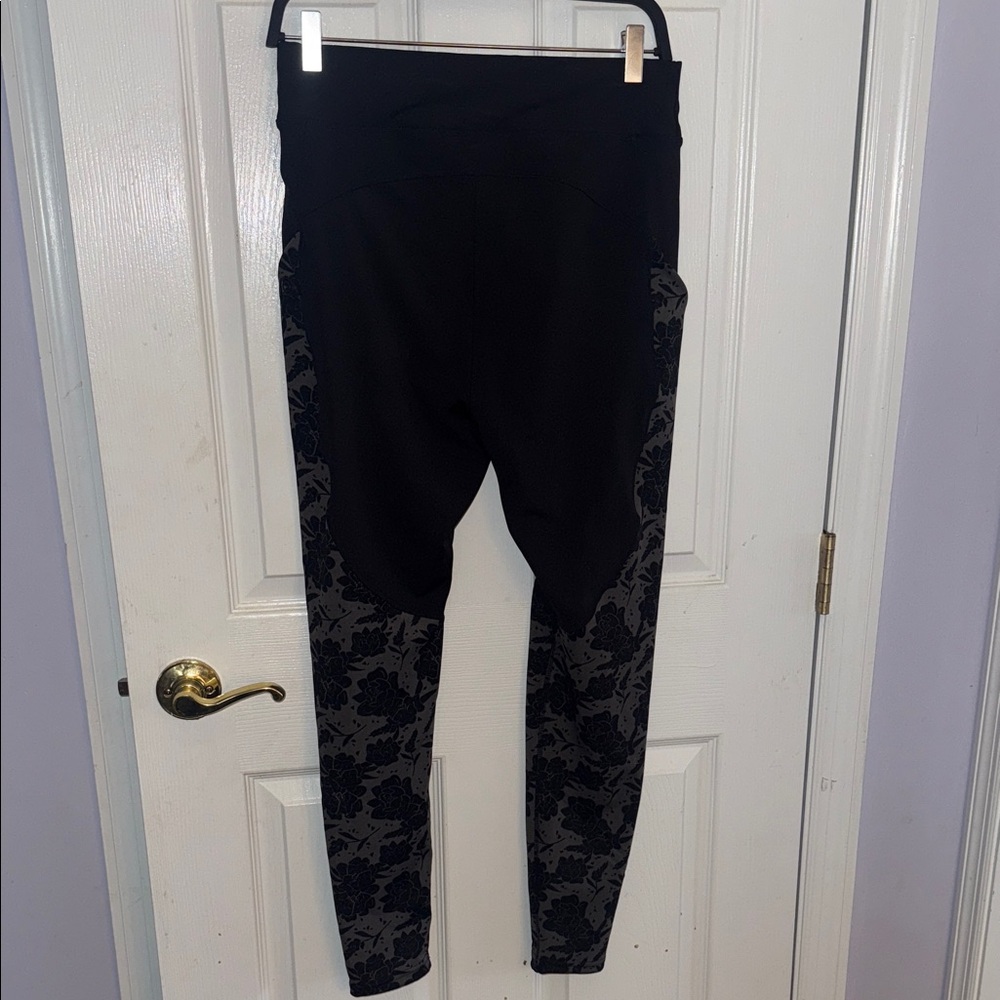 POP Fit Black and Gray Leggings